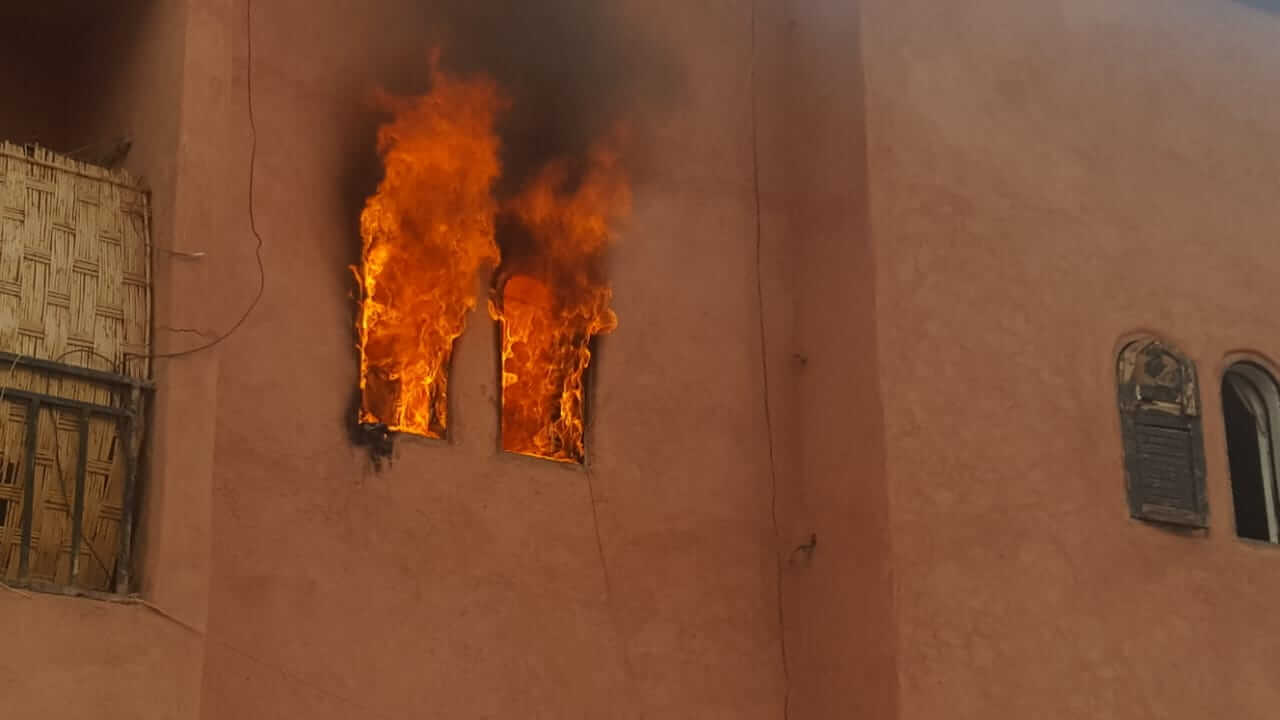 مصرع طفلة في حريق بالعيون