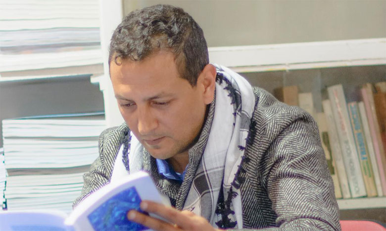 الكاتب يوسف ابو علي في لقاء ادبي حول كتابه ” الرجل العادي” بمراكش