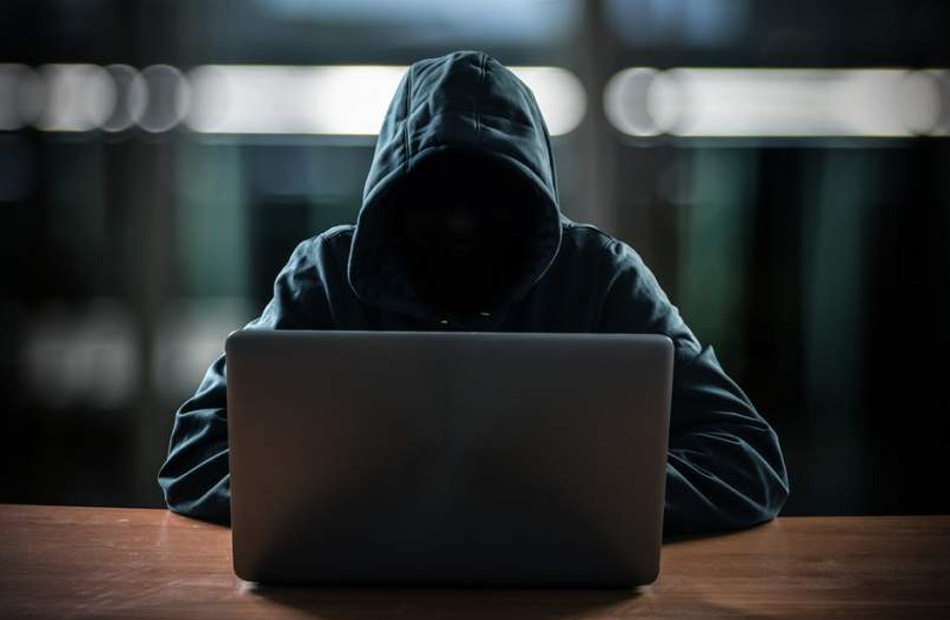 توقيف أربع أشخاص بسطات متورطين في ابتزاز أجانب من دول خليجية بصور إباحية
