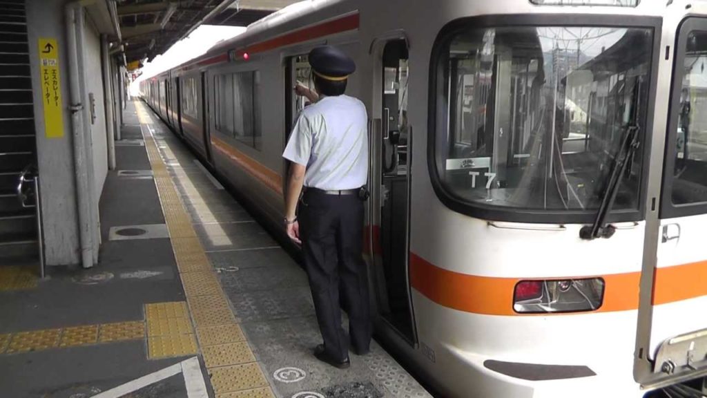 تأخر قطار ياباني لدقيقة بسبب دخول سائقه المرحاض يؤدي لتحقيق