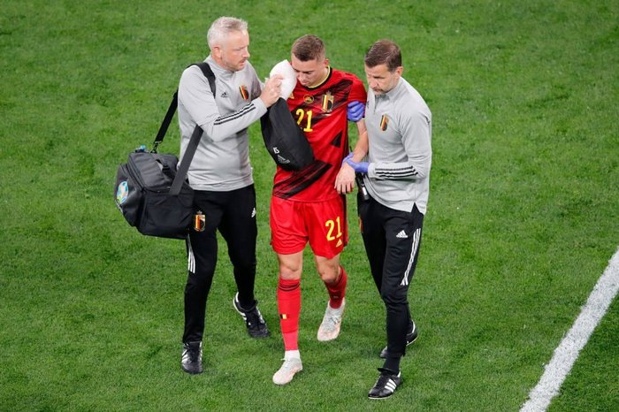 البلجيكي كاستاني خارج بطولة كأس أوروبا لكرة القدم بعد كسرين في وجهه
