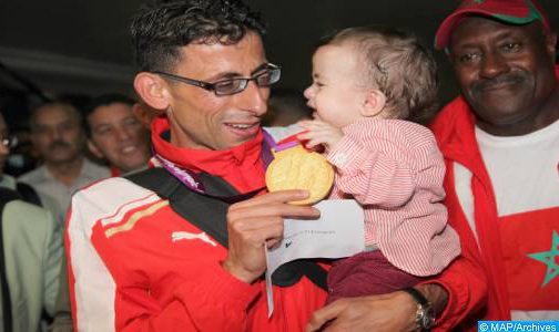العداء المغربي الامين الشنتوف يتوج بالميدالية الذهبية لسباق المارطون ( فئة T12 )