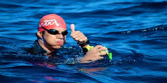 مغربيان يحققان لقب “غينيس” للأرقام القياسية في السباحة والتفاف (هولاهوب) حول قدم واحدة
