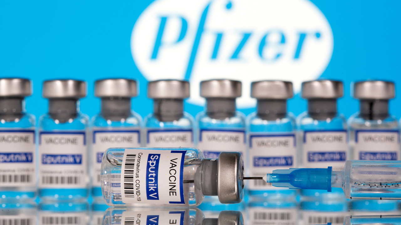 شركة فايزر تؤكد: لقاح فايزر/بايونتيك “لا يزال فعّالًا” ضد أوميكرون بعد “ثلاث جرعات”