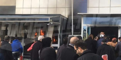 قتيل و18 مصابا في حريق بمقر أكبر حزب إسلامي في تونس