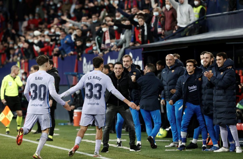 برشلونة يواجه نابولي في أقوى مباريات أمسية ملحق الدوري الأوروبي