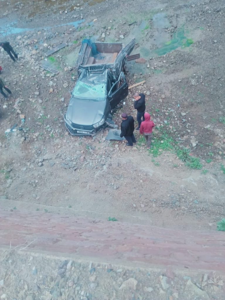 نجاة سائق سيارة خفيفة من موت محقق بعد سقوط سيارته من أحد المرتفعات بإقليم الحوز