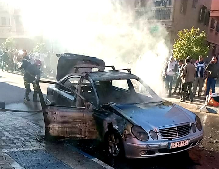 حريق يأتي على سيارة في حي القدس بمدينة قلعة السراغنة +صور