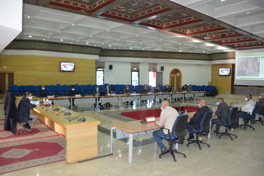 عمالة اقليم قلعة السراغنة تنظم لقاء تواصليا حول انجاز مشروع التطهير السائل بمركز العطاوية +صور