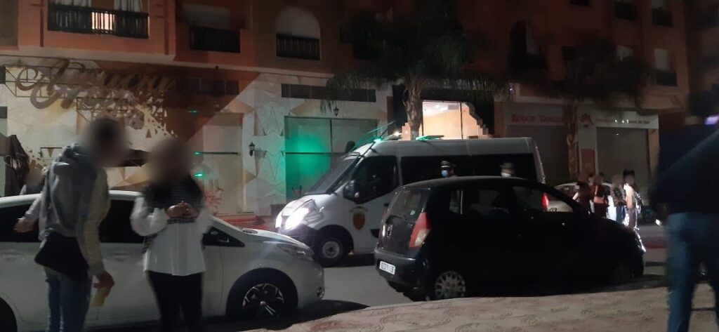 عاجل … مداهمة مقهى بمراكش لاحتضانه حفلا شبابيا