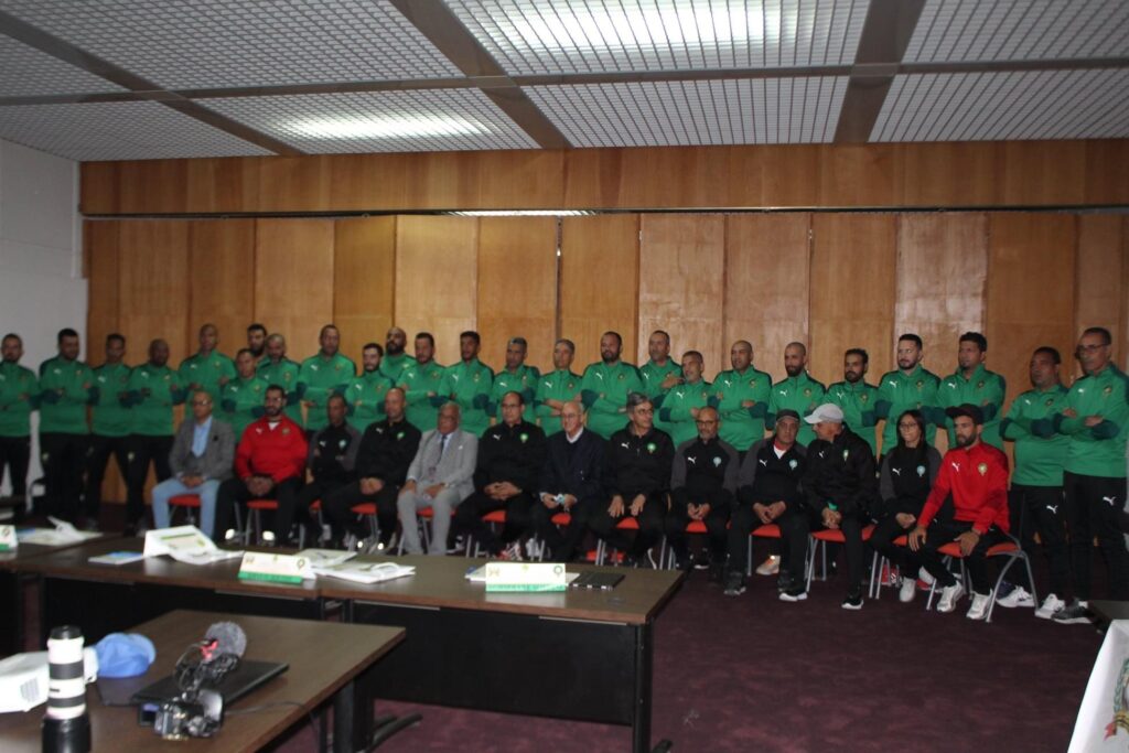 الاطار الوطني بادو الزاكي يقود دورة تكوينية خاصة بمدربي كرة القدم رخصة ” b CAF” بمراكش