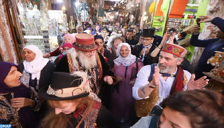 الحكواتيون يجوبون أزقة المدينة العتيقة ضمن مهرجان فن الحكي