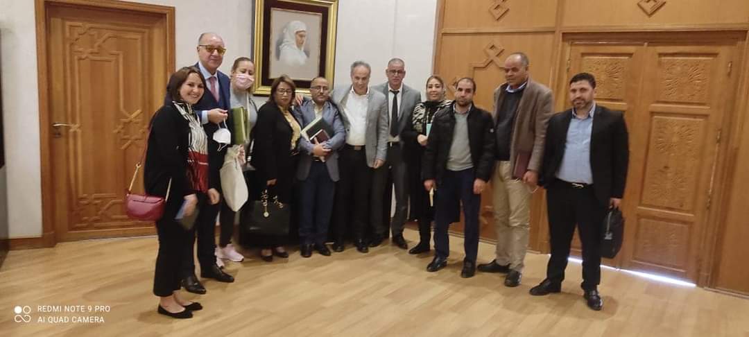 سمير كودار رئيس جهة مراكش اسفي يزف لفريق اقليم قلعة السراغنة خبر تثنية الطريق الوطنية القلعة مراكش و الرفع من اعتماد المجلس في مشروع الكلية الى ملياري سنتيم