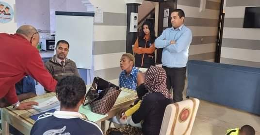 الدكتور السلكي رئيس مقاطعة جيليز يزور مقر جمعية “افروميد” للوقوف على برنامجها لتحسين أوضاع المهاجرين بمراكش