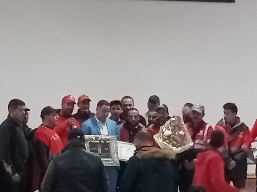 جمعية بصمة شباب وعمال النظافة يكرمون المستشار الجماعي سعيد ايت المحجوب +صور