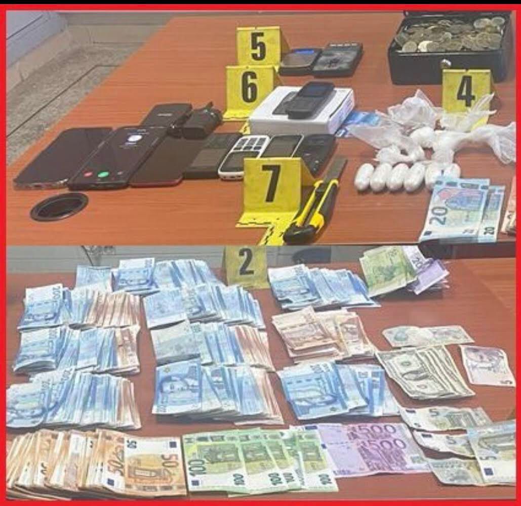 امن مراكش يوقف ثلاثة اشخاص بينهما شقيقان وذلك للاشتباه في تورطهم في حيازة وترويج مخدر الكوكايين