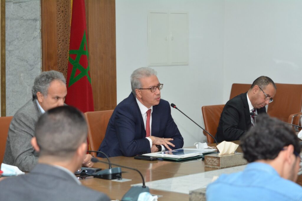 الوالي قسي لحلو وسمير كودار يترأسان جلسة عمل مع المقاولين والشباب العاملين في مجال الترميز المعلوماتي بالجهة