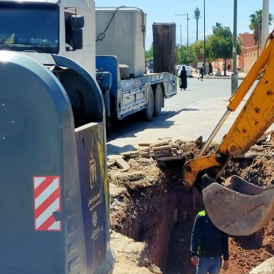 بداية عملية الحفر لتثبيت الحاويات تحت أرضية بمقاطعة سيدي يوسف بن علي