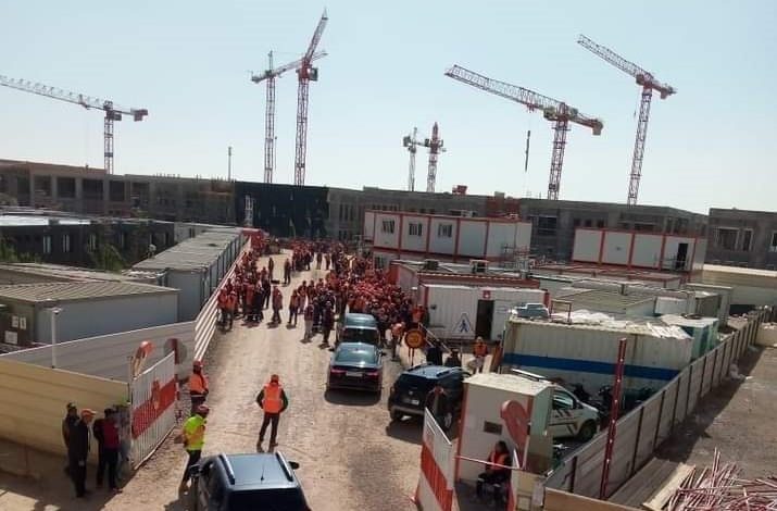 إنقاذ عامل هدد بالانتحار من فوق رافعة بالمدينة الخضراء ببن جرير