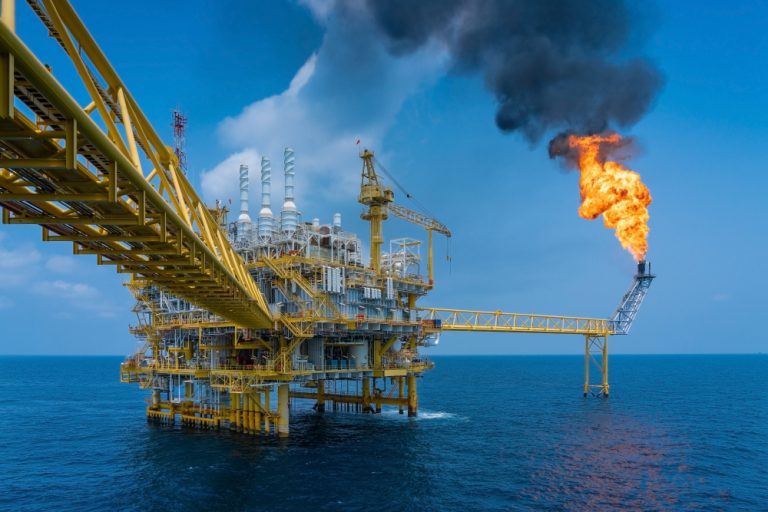 اكتشاف أزيد من مليار برميل من النفط بالبحر ضواحي اكادير