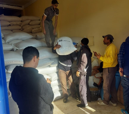 مديرية الفلاحة بشيشاوة تواصل تمكين الفلاحين من الشعير المدعم والتويمي يكشف تفاصيل العملية
