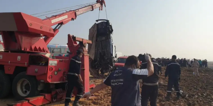 مصرع شاب واصابة ثلاثة اخرين بعد سقوط سيارتهم على جانب الطريق الشاطئية بالرباط