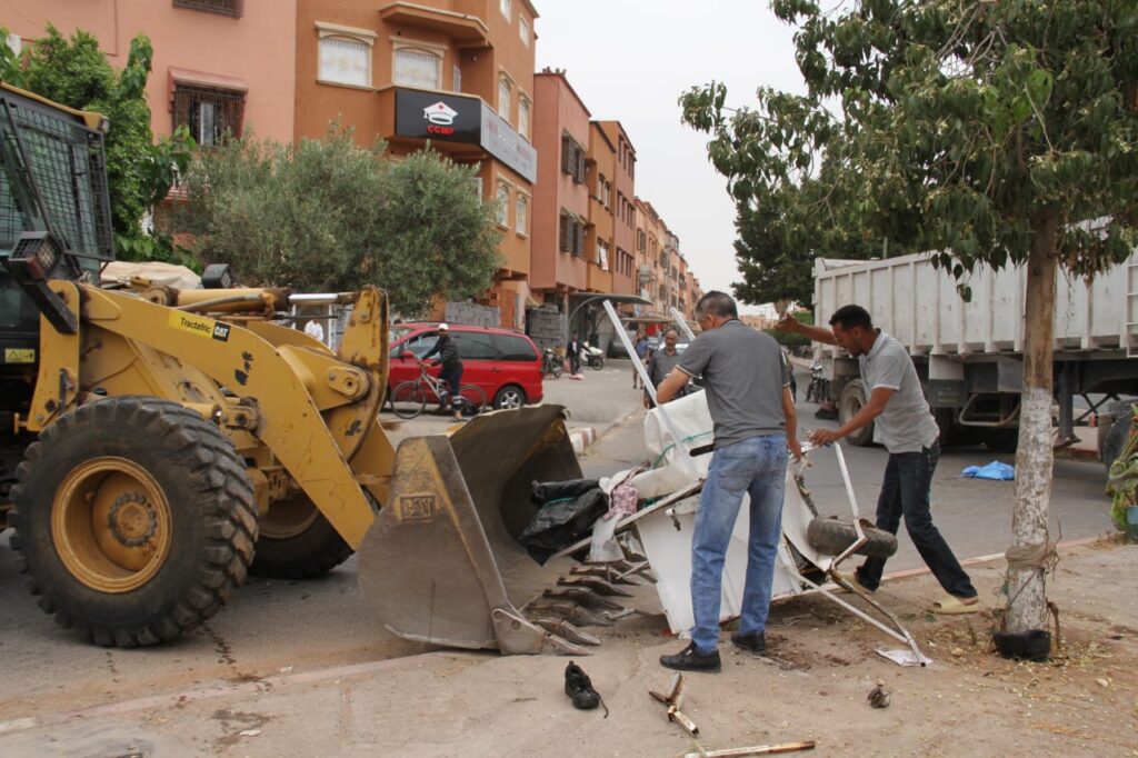 السلطات المحلية تشن حملة موسعة لتحرير الملك العمومي بمنطقة معطى الله +صور