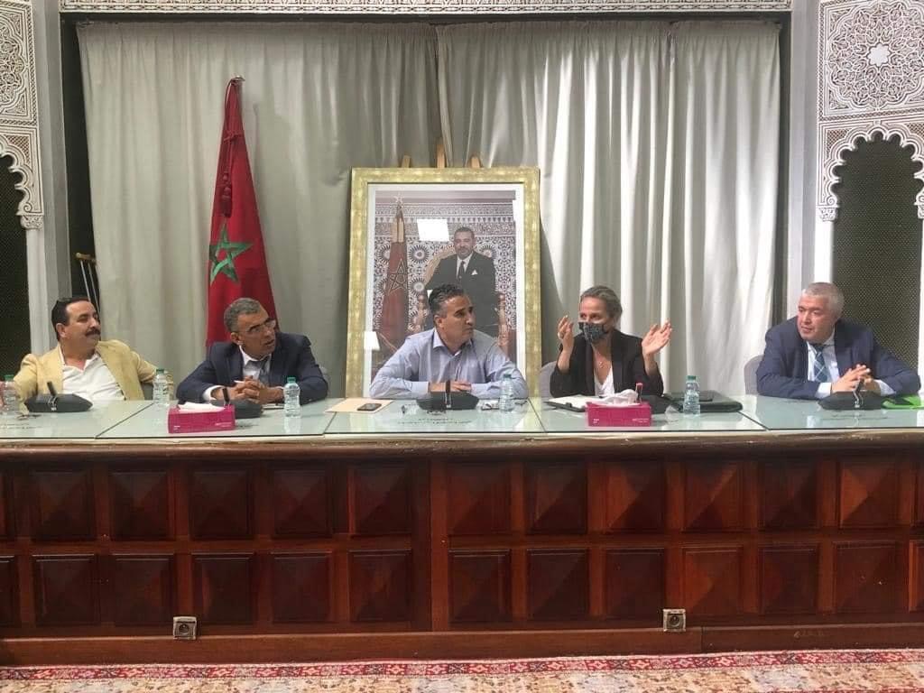 رؤساء مجالس مقاطعات مراكش يعقدون اجتماعا بخصوص الجدول الزمني لانطلاق أشعال الصفقات المبرمجة برسم السنة المالية 2022 لأشغال القرب والطرقات المهيكلة