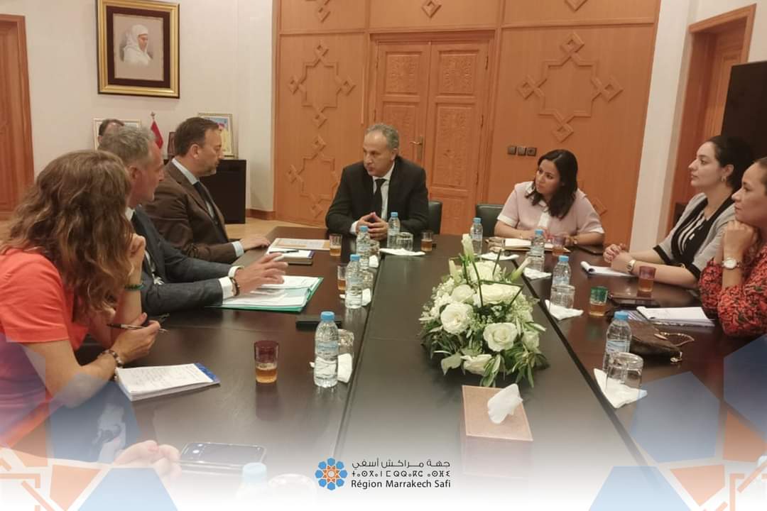 بالصور.. سمير كودار رئيس مجلس جهة مراكش آسفي يترأس جلسة عمل مع وفد رفيع المستوى يمثل جهة أعالي فرنسا