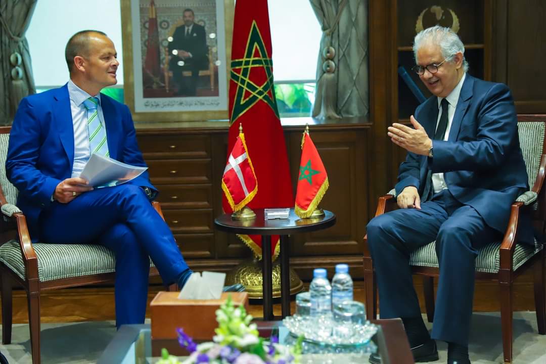 نزار بركة وزير التجهيز والماء يستقبل سفير مملكة الدنمارك لدى المملكة المغربية وموريتانيا
