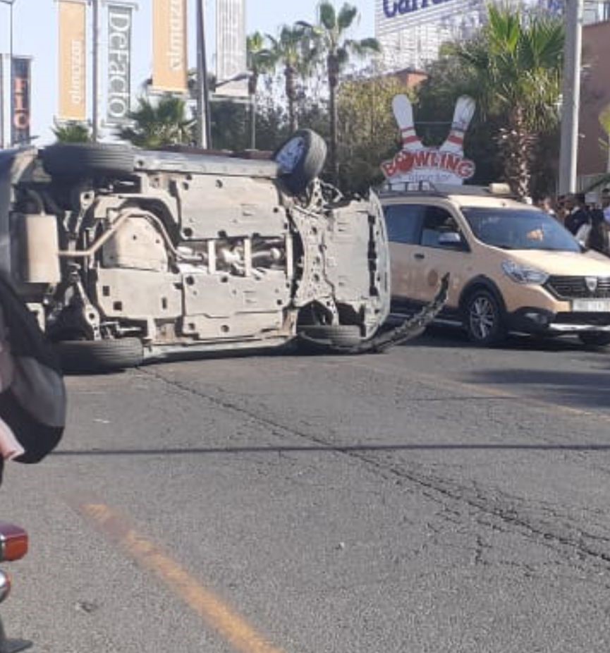السكر الطافح يتسبب في انقلاب سيارة خفيفة بمراكش +صور