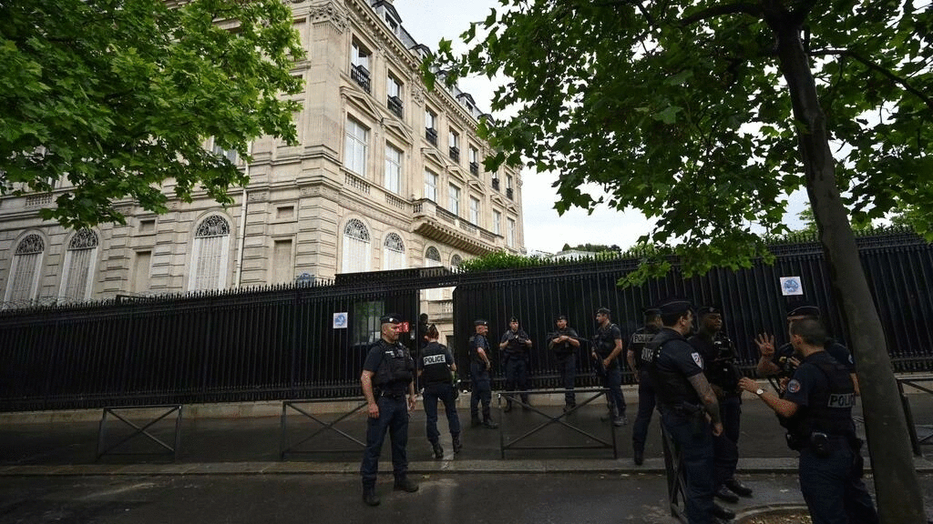 مقتل حارس في سفارة قطر في باريس وتوقيف مشتبه به