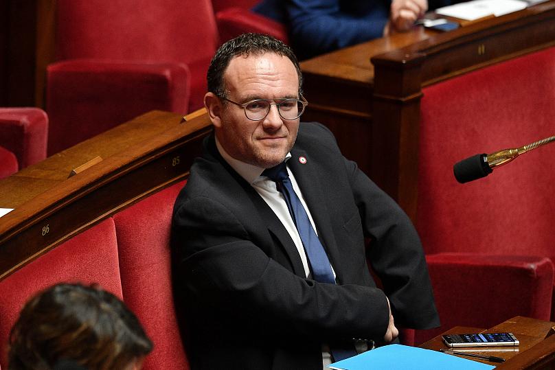 اتهامات بالاغتصاب تطارد وزير التضامن وشؤون المعاقين الفرنسي