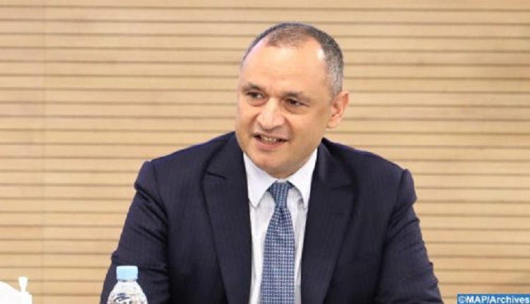الوزير مزور يؤكد على مواجهة المضاربة في مناطق صناعية