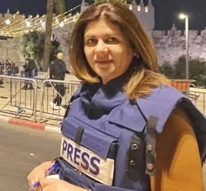 استشهاد مراسلة الجزيرة شيرين أبو عاقلة برصاص جيش الاحتلال خلال تغطيتها لاقتحامه مخيم جنين
