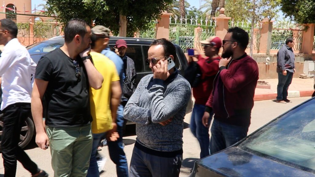 فنانون وشخصيات مراكشية ينعون ابنة الفنان طهور +فيديو