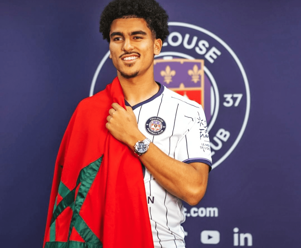 تولوز الفرنسي يضم رسميا اللاعب المغربي زكرياء بوخلال