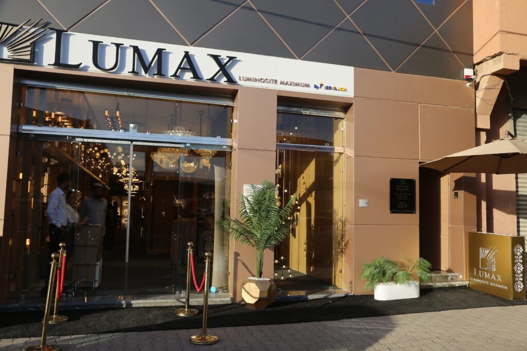 بحضور الفنان ايكو ونجوم الفن والإعلام … افتتاح سلسلة محلات lumax العالمية بالحي الصناعي سيدي غانم بمراكش +فيديو