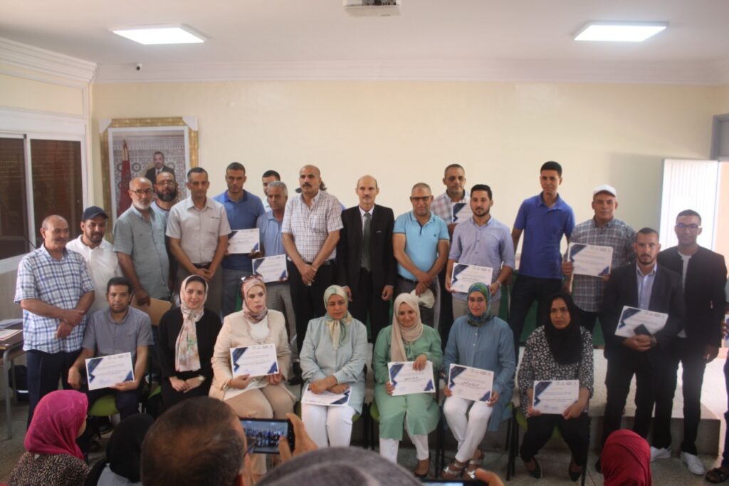 بحضور المدير الاقليمي للتربية الوطنية ومسؤولين اداريين وتربويين بقلعة السراغنة: حفل لتوزيع الجوائز على المتفوقين في امتحانات مبادرة الدعم المدرسي +صور