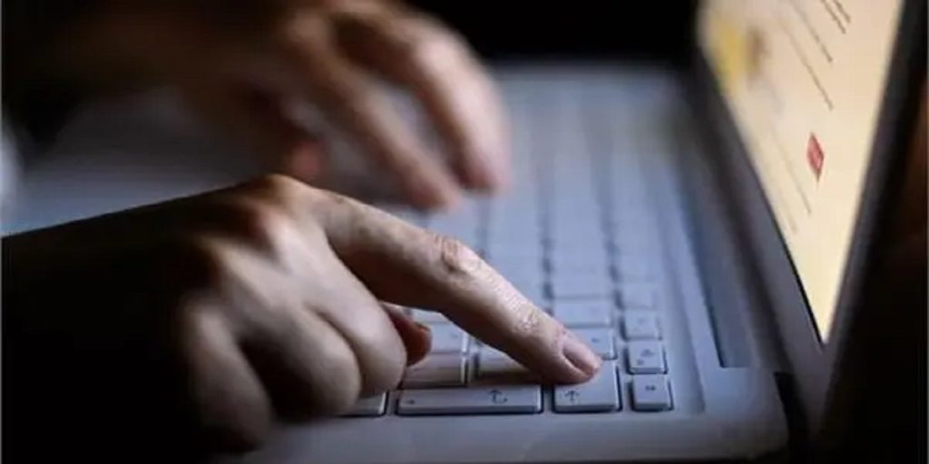“مركز” يحذر المغاربة من حساب فيسبوكي يهدد بنشر صور فاضحة
