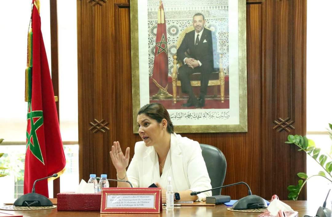 الوزيرة المنصوري تعقد اجتماعا مع هيئات المنعشين العقاريين بهدف تشجيع الاستثمار وانعاش الاقتصاد الوطني