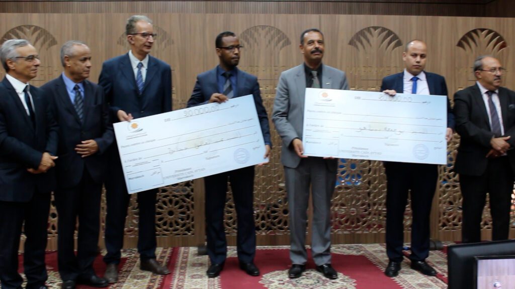 جامعة القاضي عياض تمنح جائزة الأبحاث والدراسات حول دينامية المجال الصحراوي مناصفة لأستاذين باحثين +فيديو