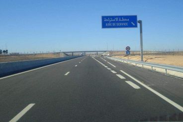 السير والتوقف على شريط التوقف الاستعجالي بالطريق السيار ممنوعان إلا في الضرورة