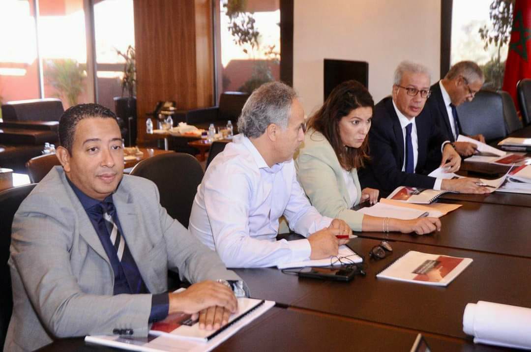 المنصوري تحضر اجتماع لمناقشة اهم المشاريع التي تهم المدينة
