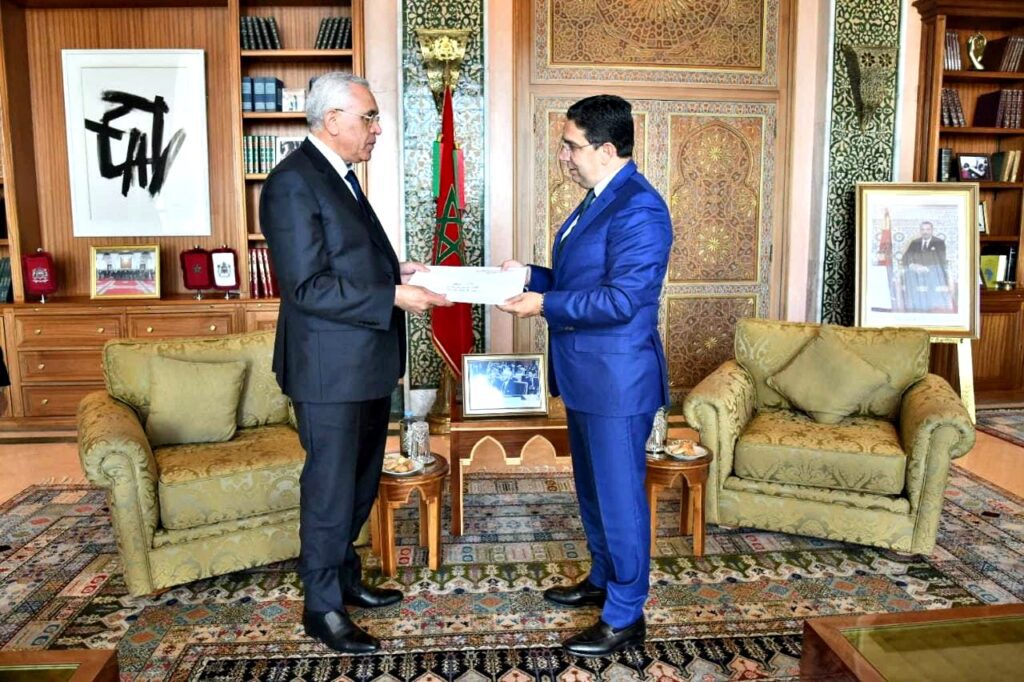 بوريطة يستقبل وزير العدل الجزائري الذي يحمل دعوة المشاركة في “القمة العربية”