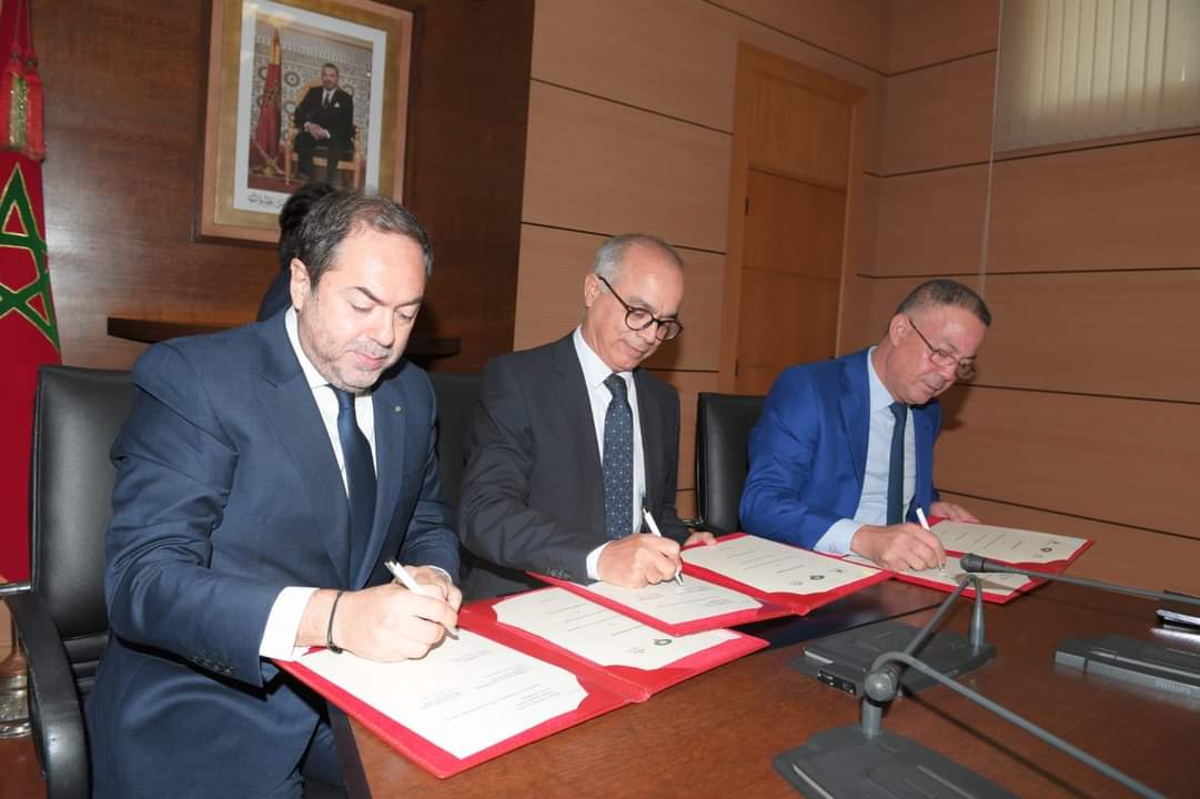 توقيع اتفاقية شراكة لتخصيص رحلات جوية باسعار تفضيلية لمشجعي المنتخب الوطني في كاس العالم بقطر