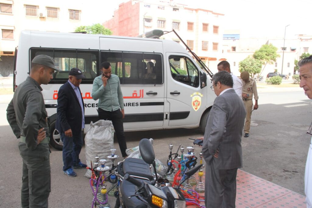 مداهمة مقهى للشيشة تسفر عن حجز 14 نرجيلة وكميات مهمة من المعسل بمراكش