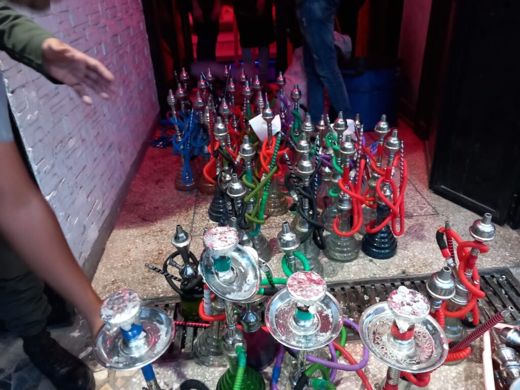 مداهمة مقهى للشيشة يسفر عن حجز حوالي 225 نرجيلة بمراكش