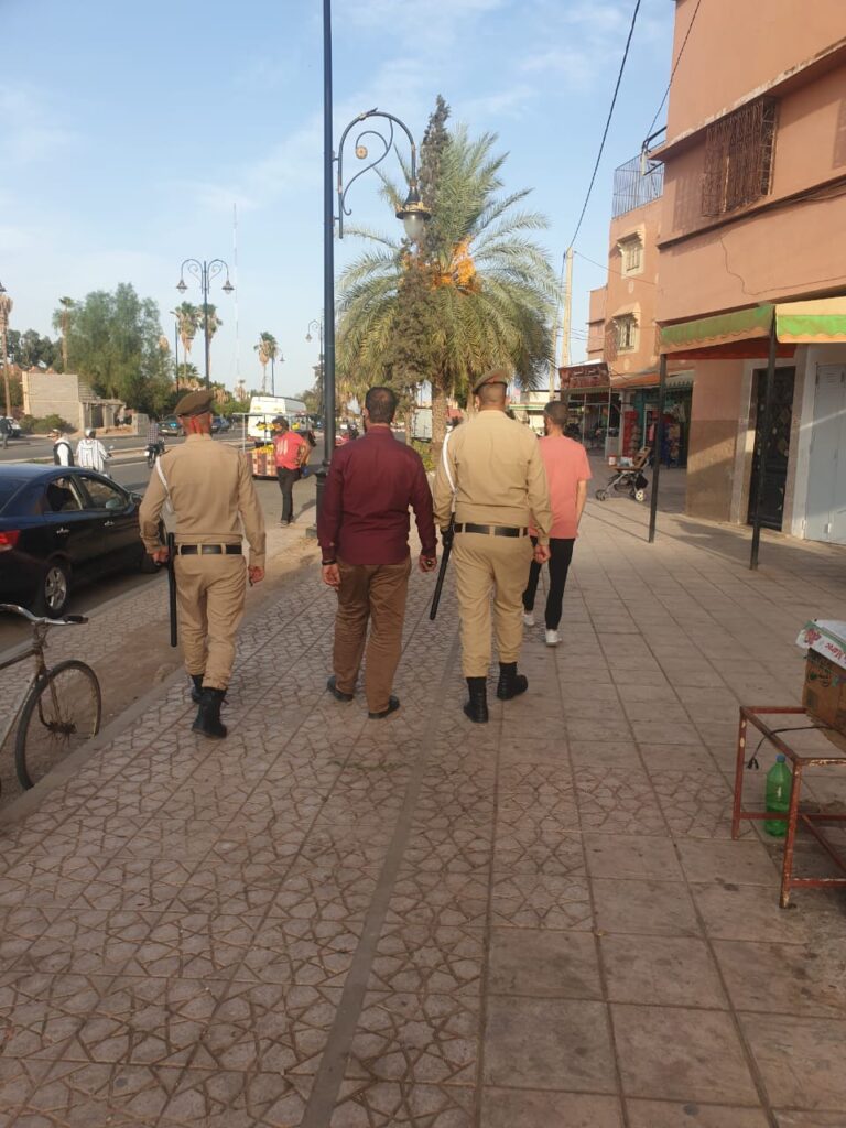 السلطة وأعوانها بالملحقة الادارية الرابعة بباشوية قلعة السراغنة تشرع في تحرير الملك العمومي بشارع الامام مالك