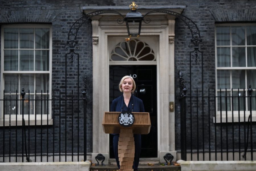 رئيسة الوزراء البريطانية تعلن استقالتها